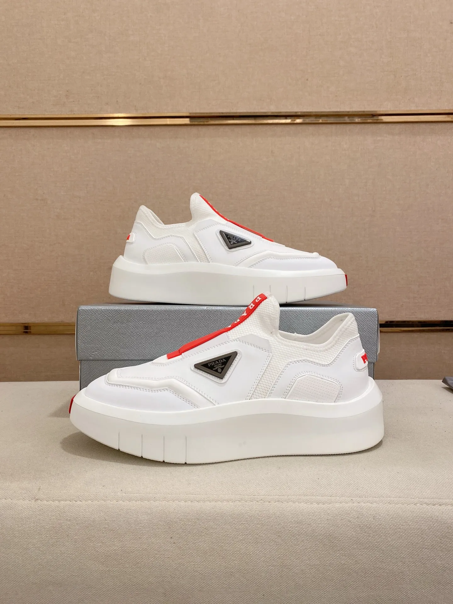 Men's shoes 💰 620💰 ✔️✔️✔️High-quality new PRADA counters are launched simultaneously, new men's shoes, 😘fabrics are selected from breathable fly-knit fabrics. Lining: Imported cowhide leather lining. 👍🏿High-end☄️Open-molded non-slip rubber outsole, exquisite lines, simple and elegant, comfortable and high-end for leisure travel. Code number: 38 to 45